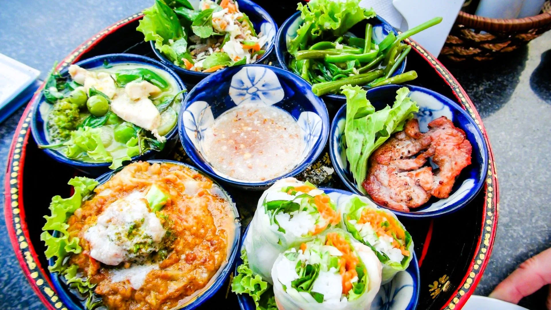 Un guide complet sur la cuisine cambodgienne locale et les expériences culinaires pour les touristes séjournant à l'Eightfold Urban Resort, Siem Reap